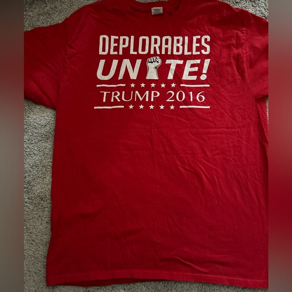 Deplorables Unite Trump 2016 Men’s M Red Tshirt (20’ Pit To Pit)